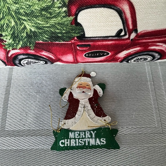 MERRY CHRISTMAS NWOT BURLAP MATERIAL DECOR PILLOW & METAL SANTA CLAUS ORNAMENT - Picture 17 of 17